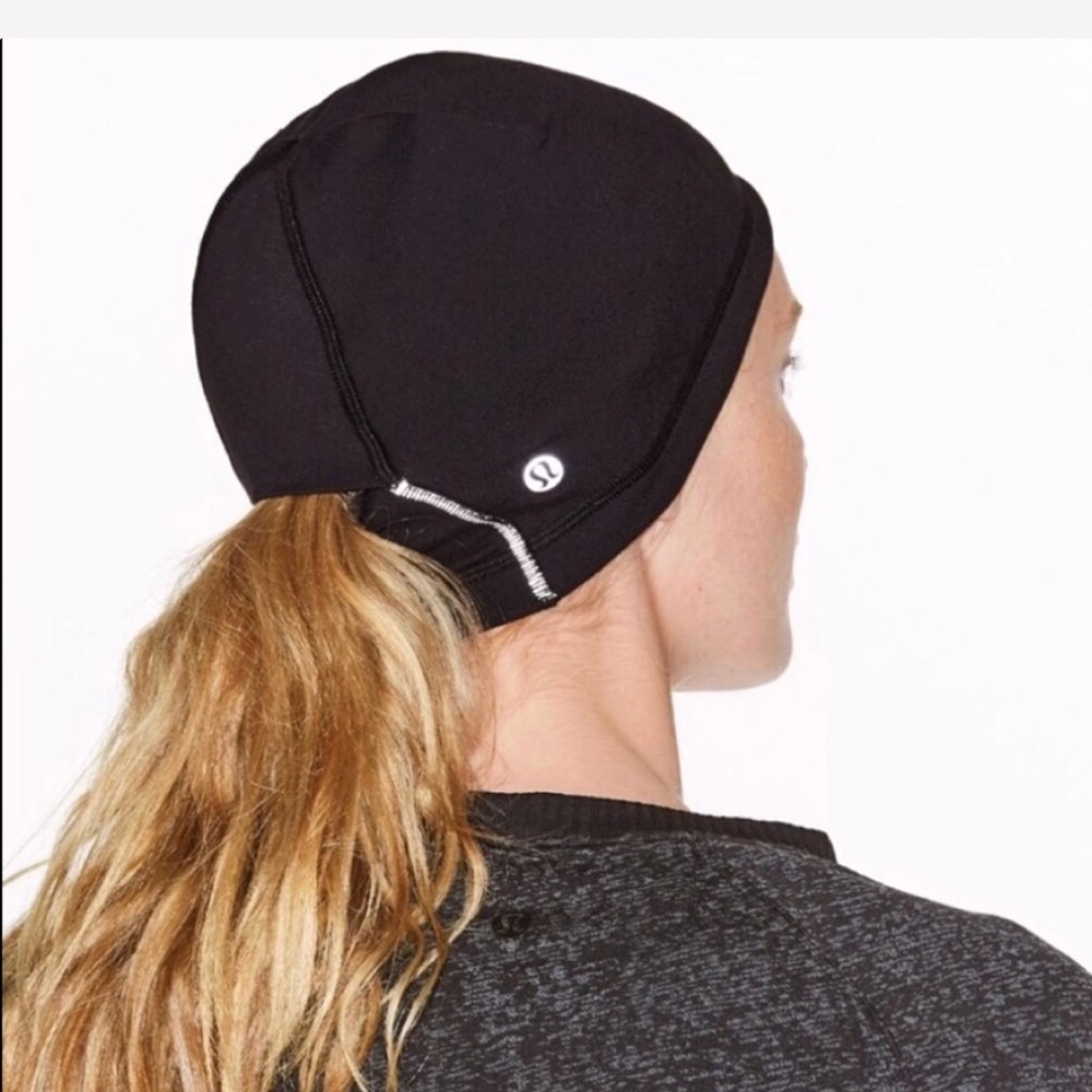 lululemon run it out toque black nwt o/s